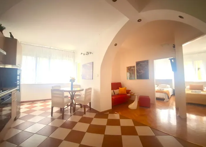 Sunny Center Apartment