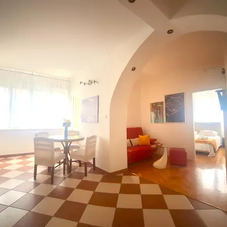 Sunny Center Apartment